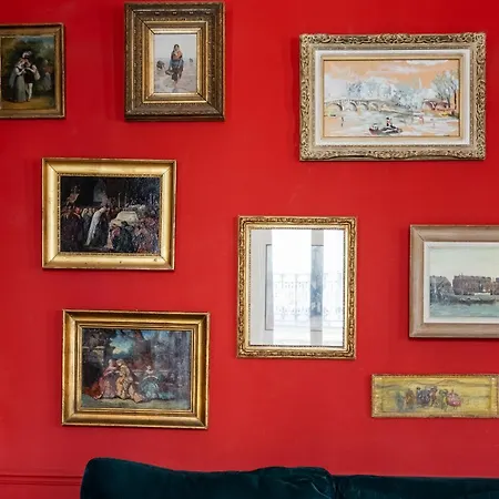 Veeve - The Artist's * Paris