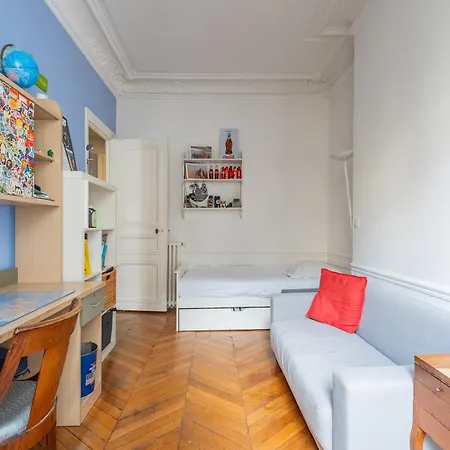 Veeve - The Artist's Apartment