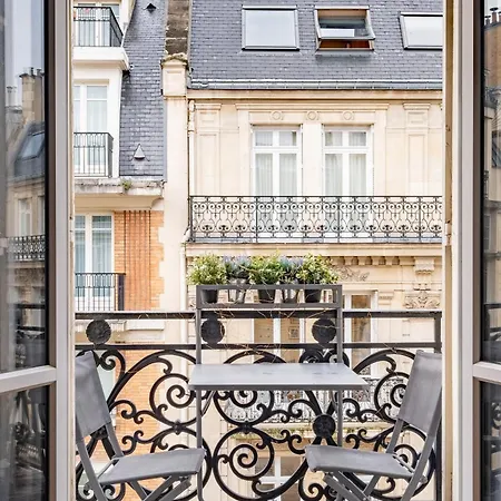 Veeve - The Artist's Paris